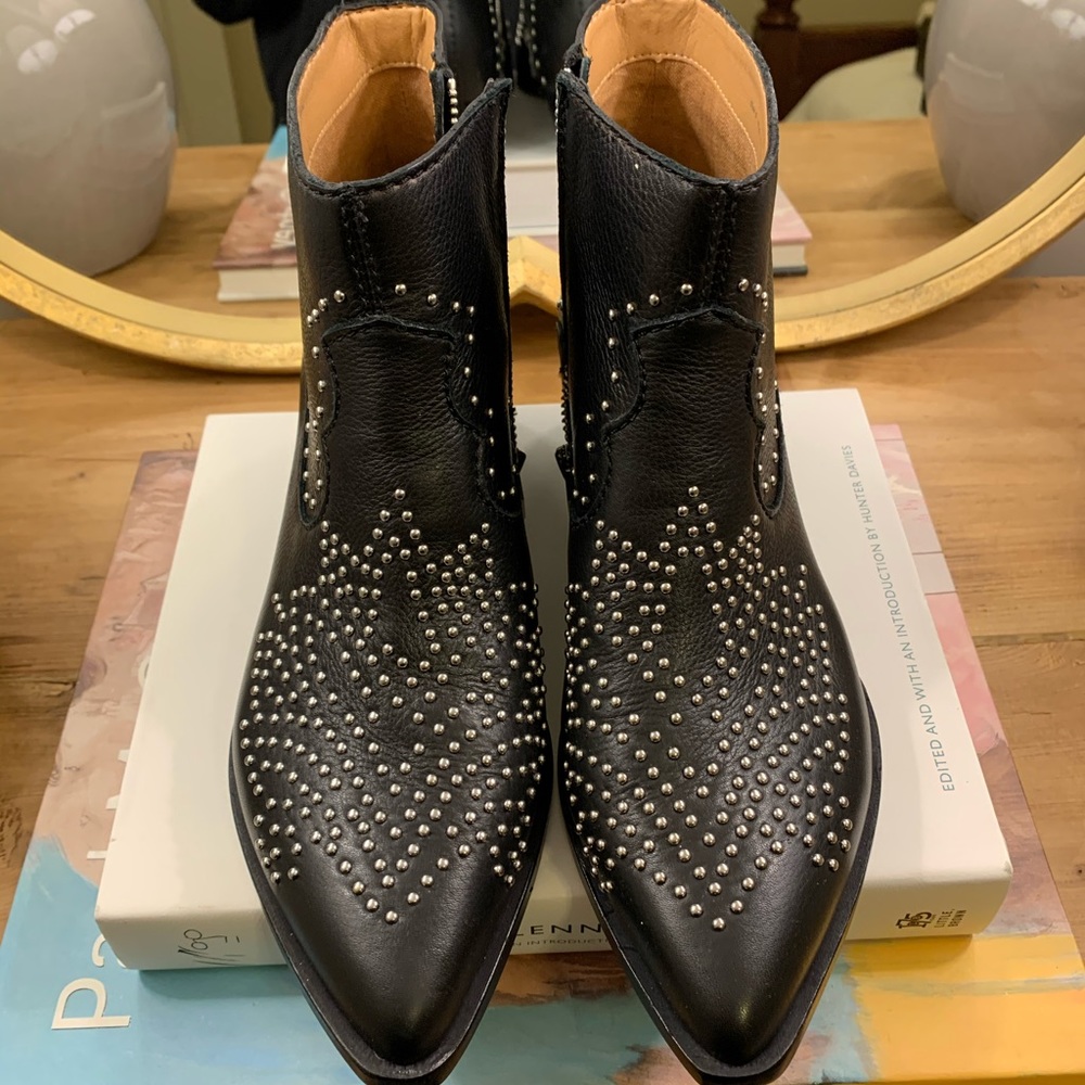 Dolce Vita Studded Uma Bootie Size 8